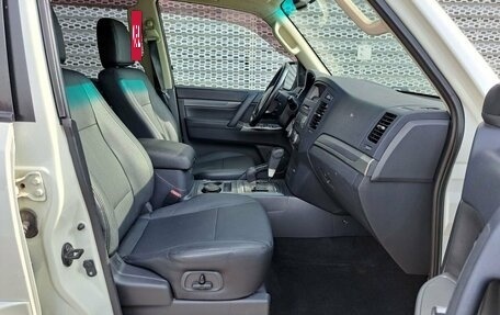 Mitsubishi Pajero IV, 2013 год, 2 399 000 рублей, 11 фотография