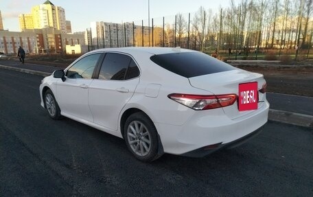 Toyota Camry, 2021 год, 1 250 000 рублей, 4 фотография