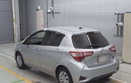 Toyota Vitz, 2019 год, 1 045 000 рублей, 6 фотография