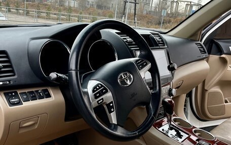 Toyota Highlander III, 2012 год, 2 220 000 рублей, 11 фотография