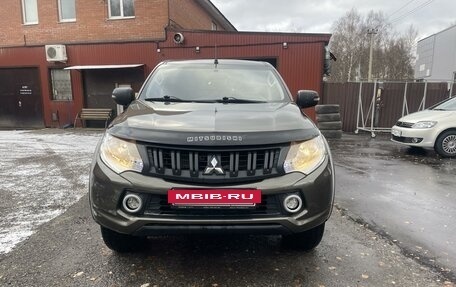 Mitsubishi L200 IV рестайлинг, 2016 год, 2 080 000 рублей, 2 фотография