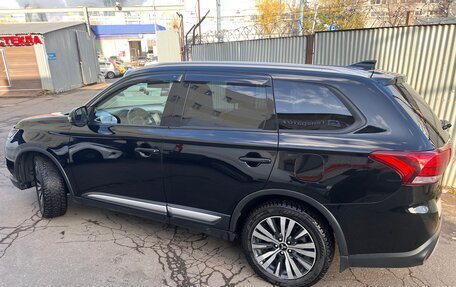 Mitsubishi Outlander III рестайлинг 3, 2019 год, 2 640 000 рублей, 2 фотография