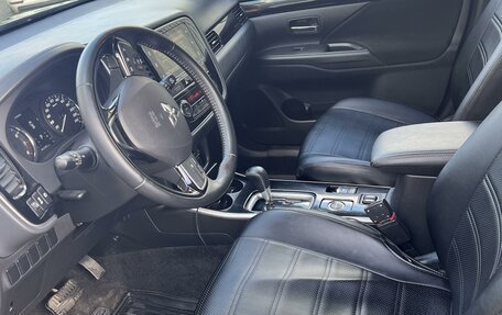 Mitsubishi Outlander III рестайлинг 3, 2019 год, 2 640 000 рублей, 6 фотография