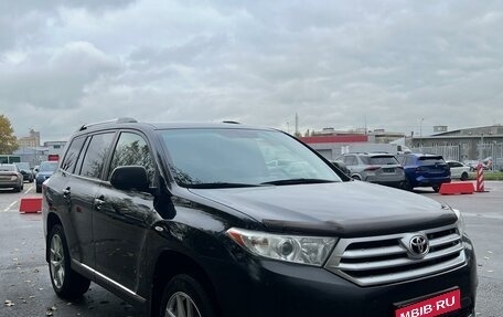 Toyota Highlander III, 2012 год, 2 800 000 рублей, 1 фотография