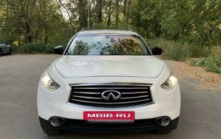 Infiniti QX70, 2014 год, 2 700 000 рублей, 4 фотография