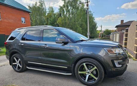 Ford Explorer VI, 2017 год, 3 100 000 рублей, 3 фотография