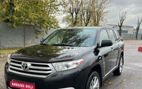 Toyota Highlander III, 2012 год, 2 800 000 рублей, 2 фотография