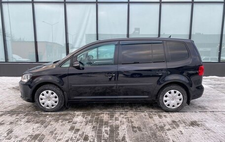 Volkswagen Touran III, 2011 год, 1 049 000 рублей, 2 фотография