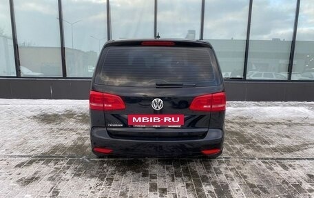 Volkswagen Touran III, 2011 год, 1 049 000 рублей, 4 фотография