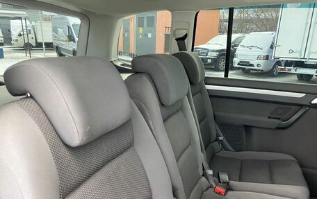 Volkswagen Touran III, 2011 год, 1 049 000 рублей, 17 фотография