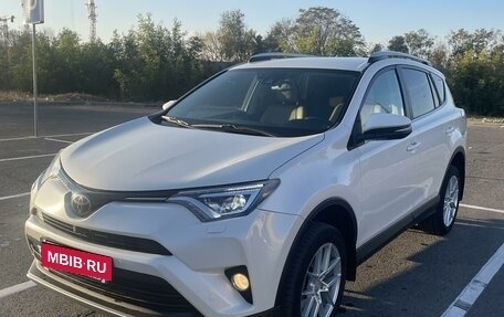 Toyota RAV4, 2017 год, 2 950 000 рублей, 2 фотография