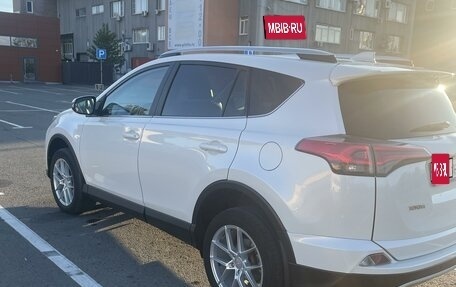 Toyota RAV4, 2017 год, 2 950 000 рублей, 4 фотография