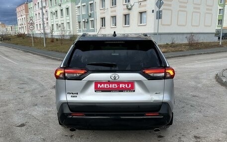 Toyota RAV4, 2021 год, 3 175 000 рублей, 4 фотография