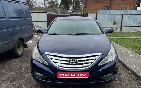 Hyundai Sonata VI, 2010 год, 1 100 000 рублей, 4 фотография