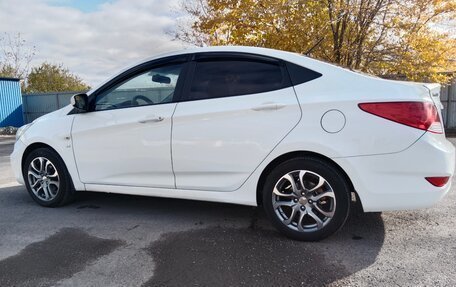 Hyundai Solaris II рестайлинг, 2012 год, 900 000 рублей, 10 фотография