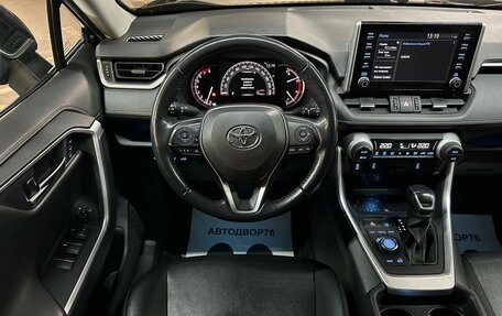 Toyota RAV4, 2021 год, 3 949 000 рублей, 28 фотография