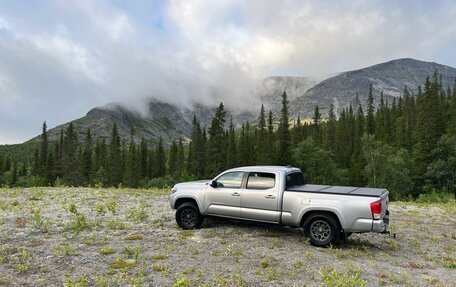 Toyota Tacoma III, 2017 год, 3 600 000 рублей, 2 фотография