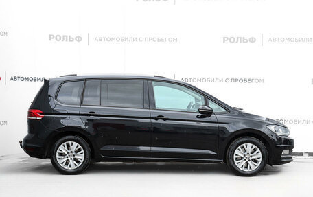 Volkswagen Touran III, 2017 год, 1 958 000 рублей, 4 фотография