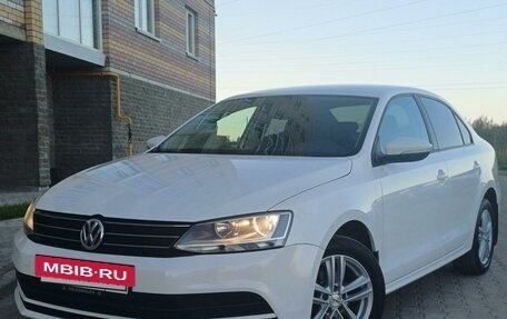 Volkswagen Jetta VI, 2015 год, 1 230 000 рублей, 2 фотография