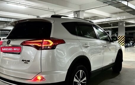 Toyota RAV4, 2015 год, 2 800 000 рублей, 4 фотография