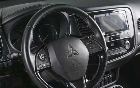 Mitsubishi Outlander III рестайлинг 3, 2020 год, 2 590 000 рублей, 19 фотография