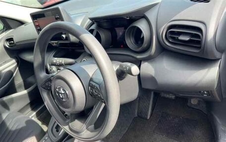 Toyota Yaris Cross, 2021 год, 2 130 000 рублей, 3 фотография