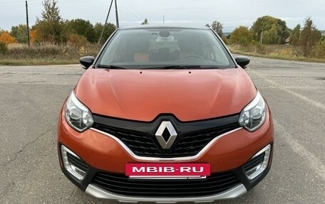 Renault Kaptur I рестайлинг, 2017 год, 1 570 000 рублей, 2 фотография