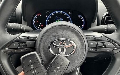 Toyota Yaris Cross, 2020 год, 1 800 000 рублей, 14 фотография