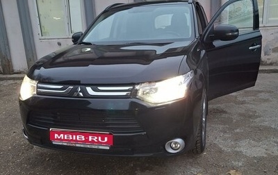 Mitsubishi Outlander III рестайлинг 3, 2013 год, 2 550 000 рублей, 1 фотография