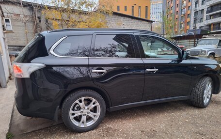 Mitsubishi Outlander III рестайлинг 3, 2013 год, 2 550 000 рублей, 3 фотография