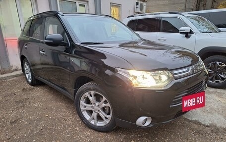 Mitsubishi Outlander III рестайлинг 3, 2013 год, 2 550 000 рублей, 2 фотография