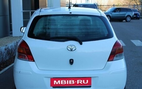 Toyota Yaris III рестайлинг, 2009 год, 480 000 рублей, 11 фотография