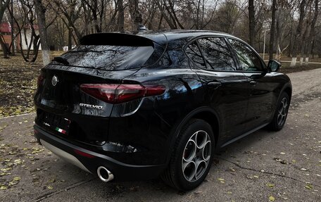 Alfa Romeo Stelvio, 2018 год, 3 250 000 рублей, 4 фотография