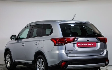 Mitsubishi Outlander III рестайлинг 3, 2016 год, 2 254 000 рублей, 7 фотография