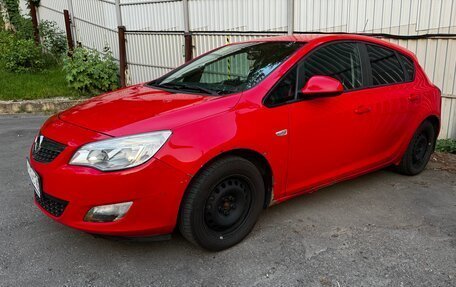 Opel Astra J, 2011 год, 520 000 рублей, 1 фотография