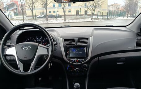 Hyundai Solaris II рестайлинг, 2012 год, 610 000 рублей, 16 фотография