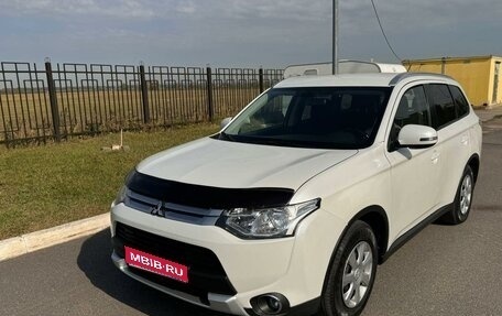 Mitsubishi Outlander III рестайлинг 3, 2014 год, 1 825 000 рублей, 1 фотография