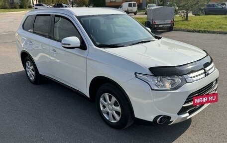 Mitsubishi Outlander III рестайлинг 3, 2014 год, 1 825 000 рублей, 2 фотография