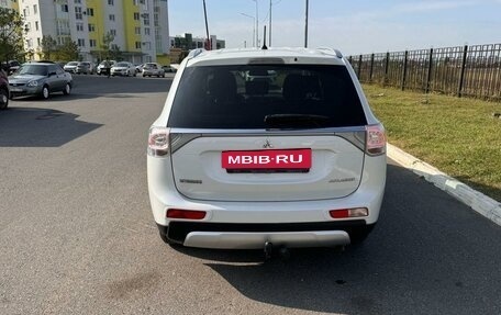 Mitsubishi Outlander III рестайлинг 3, 2014 год, 1 825 000 рублей, 4 фотография