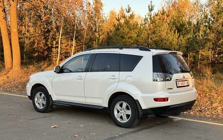 Mitsubishi Outlander III рестайлинг 3, 2011 год, 1 330 000 рублей, 2 фотография