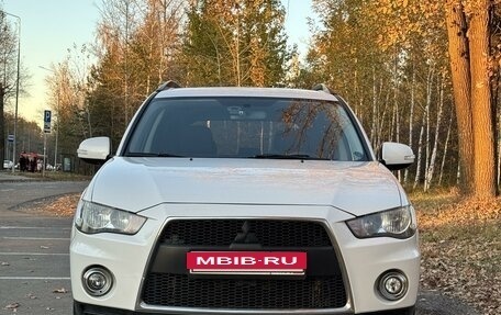 Mitsubishi Outlander III рестайлинг 3, 2011 год, 1 330 000 рублей, 5 фотография