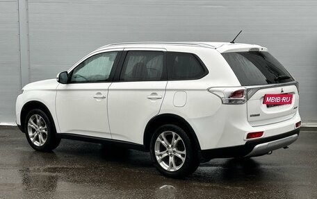 Mitsubishi Outlander III рестайлинг 3, 2014 год, 1 825 000 рублей, 2 фотография