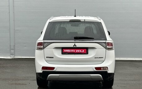 Mitsubishi Outlander III рестайлинг 3, 2014 год, 1 825 000 рублей, 4 фотография