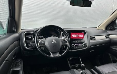 Mitsubishi Outlander III рестайлинг 3, 2014 год, 1 825 000 рублей, 6 фотография