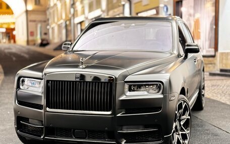 Rolls-Royce Cullinan, 2021 год, 54 999 888 рублей, 24 фотография