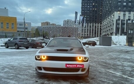 Dodge Challenger III рестайлинг 2, 2018 год, 5 300 000 рублей, 1 фотография