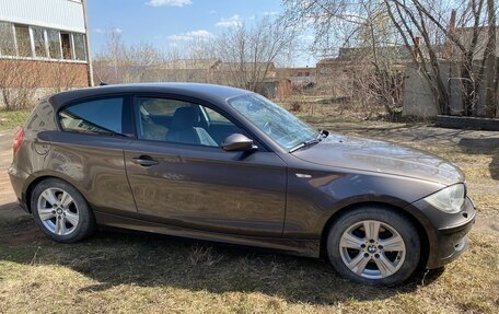 BMW 1 серия, 2007 год, 850 000 рублей, 7 фотография