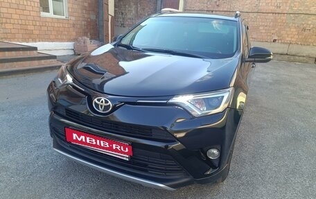 Toyota RAV4, 2015 год, 1 770 000 рублей, 2 фотография