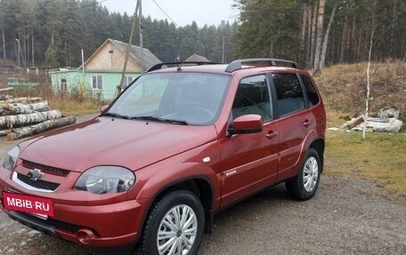 Chevrolet Niva I рестайлинг, 2018 год, 858 000 рублей, 2 фотография