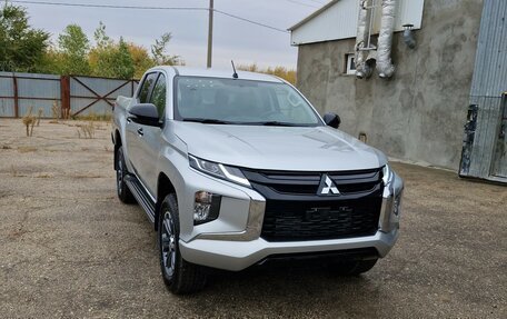 Mitsubishi L200 IV рестайлинг, 2023 год, 4 350 000 рублей, 2 фотография